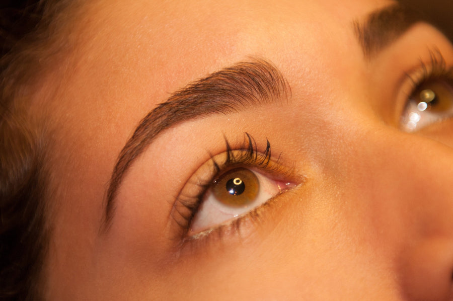 Perfectly shaped brows and lifted lashes — work by Tina